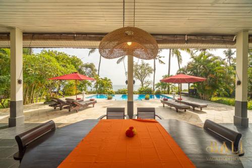 Villa Burung, Breathtaking oceanfront, infinity pool 3BR