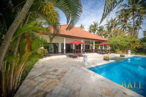 Villa Burung, Breathtaking oceanfront, infinity pool 3BR