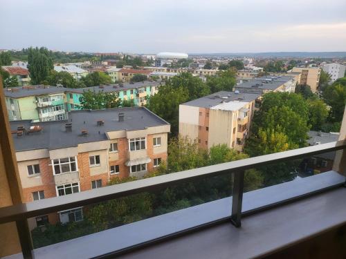 陽台/露台, Apartament bloc nou - self check in - free parking in 克萊歐維采諾亞