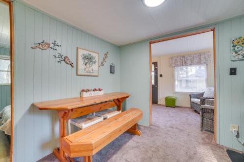 Cozy Otsego Lake Cabin Less Than 1 Mi to Sandy Beach! in Gaylord, USA