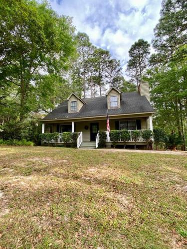 Donna’s Charm: 3 BR/king-suite/pools/golf