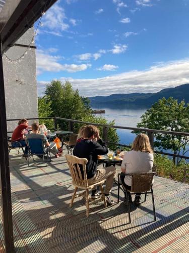 Loch Ness Lochside Hostel, Over 16s Only