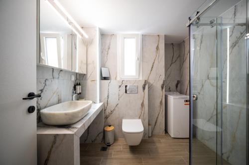 Agias Sofias Svolou Center 2