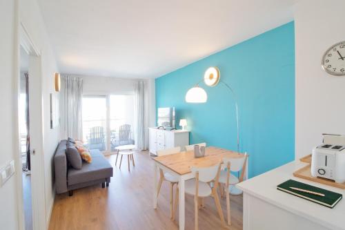 Global Properties, Moderno apartamento con piscina en la playa de Canet