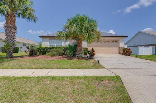 545 -Beautiful 4 Bed Home with Sparkling Pool and Games Room in Orlando, USA