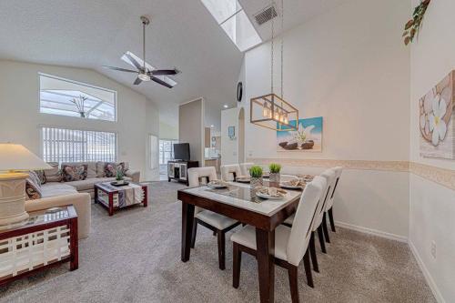 545 -Beautiful 4 Bed Home with Sparkling Pool and Games Room in Orlando, USA