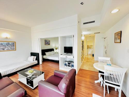 Elements service suite@ Times Square - image 7