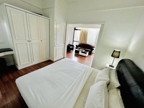 Elements service suite@ Times Square - image 14