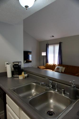 Clouds Bnb - The Signature Suite, for cooks. in Elizabethtown, USA