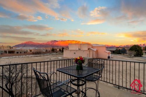 Sandia Sunsets- 8 minutes to Balloon Fiesta Park