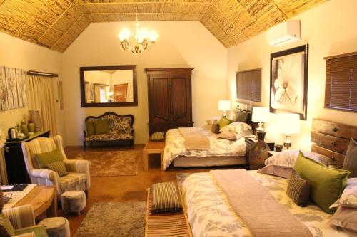 Фасада на хотела, Valley Bushveld Country Lodge in Uitenhage Farms