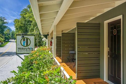 Hickory Falls Inn in Chimney Rock, USA