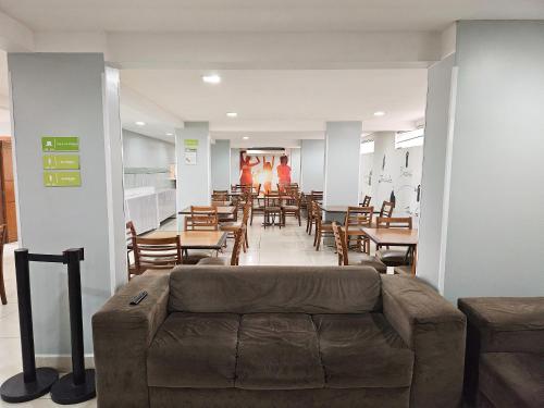 Спільний лаунж/ТБ зона, CLH Suites Foz do Iguacu in Фоз-ду-Ігуасу