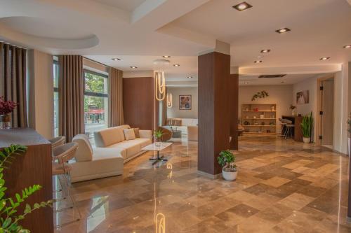 A szálláshely kívülről, Hotel Osetia Garden in Momchilgrad