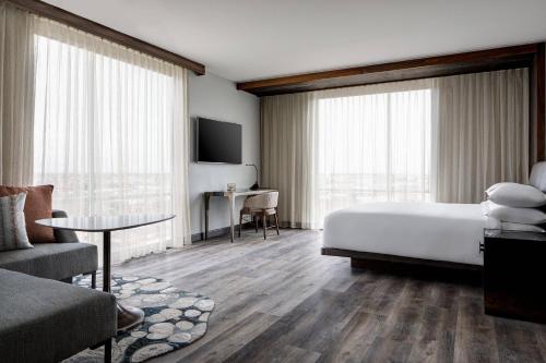 495644360 Odessa Marriott Hotel & Conference Center