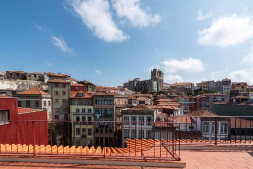 Ando Living - Flores Townhouse in Porto