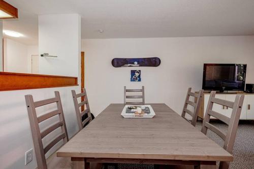 The Great Escape–2 Bdrm w/Private Sauna in Village in Big White, Canada
