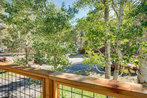 Rustic Lake Tahoe Cabin 2 Blocks to Truckee River