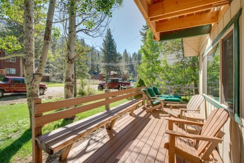 Rustic Lake Tahoe Cabin 2 Blocks to Truckee River