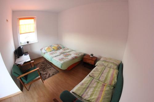 2 double beds