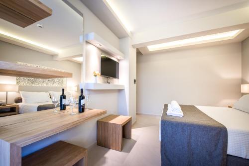 Azure Resort & SPA – Tsilivi, SC