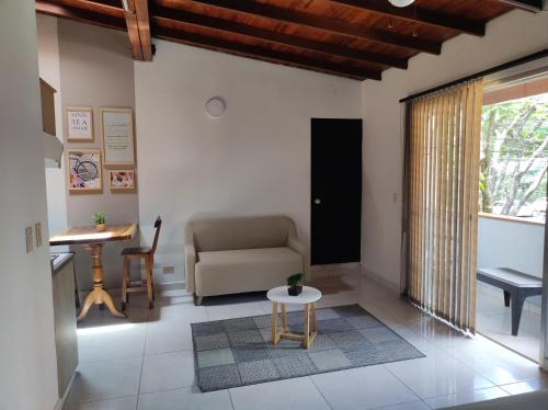 apartamento loft a media cuadra de la estación floresta, Medellín (zdjęcie 6)