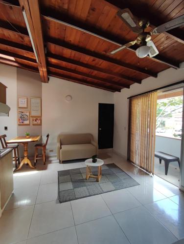 apartamento loft a media cuadra de la estación floresta, Medellín (zdjęcie 8)
