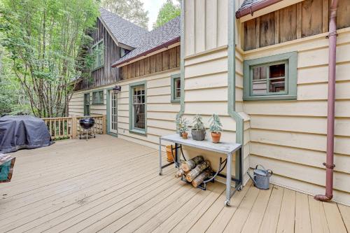 Peaceful Vacation Rental with Deck 5 Mi to Cashiers