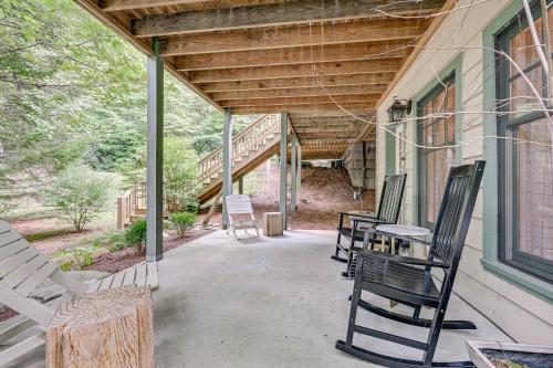 Peaceful Vacation Rental with Deck 5 Mi to Cashiers