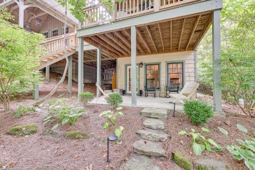 Peaceful Vacation Rental with Deck 5 Mi to Cashiers