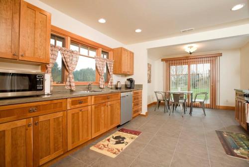 Woodinville's Hollywood Hill Guest House in Cottage Lake (WA)