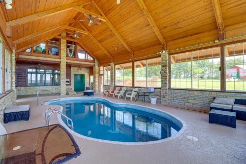 Pet-Friendly Shirley Pool House with Smart TV!