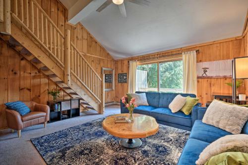Relaxing Mountain Refuge 4 Miles to Mt Snow! in Dover, USA
