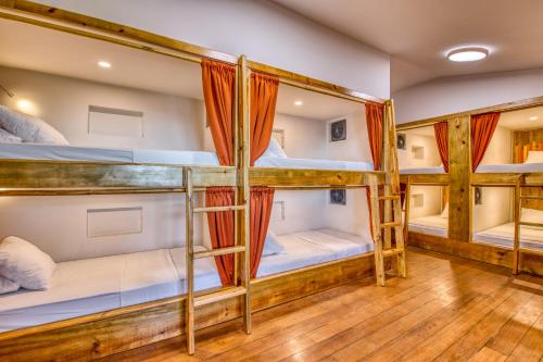 1 twin bed
