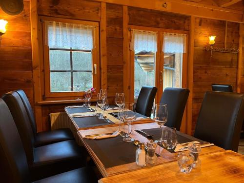 Restorāns, Mountain River Luxury Apartment in Vala Diljēza