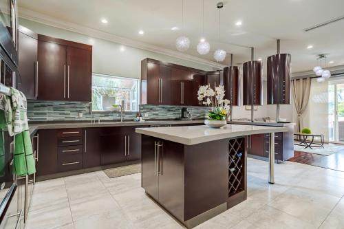 Regal 4 bed with hot tub close to Universal sleeps 15, Los Angeles (fotografie 9)