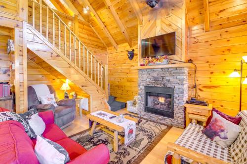 Pigeon Forge Vacation Rental with Private Hot Tub! in Pigeon Forge, USA