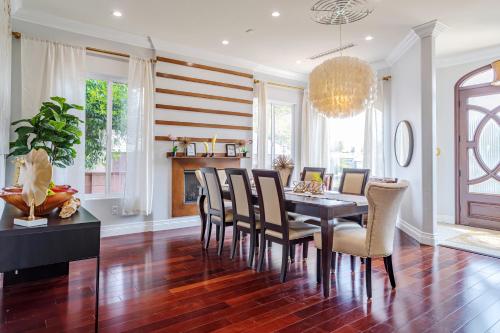 Regal 4 bed with hot tub close to Universal sleeps 15, Los Angeles (fotografie 7)