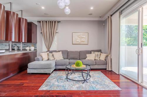 Regal 4 bed with hot tub close to Universal sleeps 15, Los Angeles (fotografie 4)