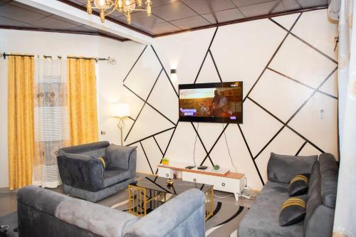 Hypo Guest Lounge, Jaunde