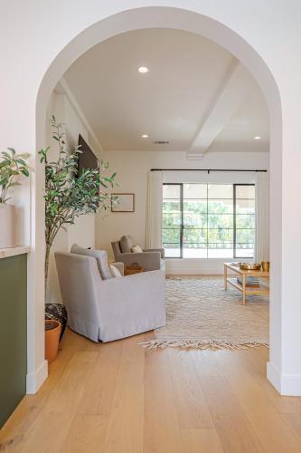 Designer 2 bed near Universal sleeps 8 hot tub, Los Angeles (zdjęcie 10)