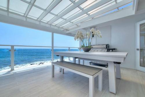 Malibu Beach! 5 Nights 8k! Renovated, Central Loc in Malibu, USA