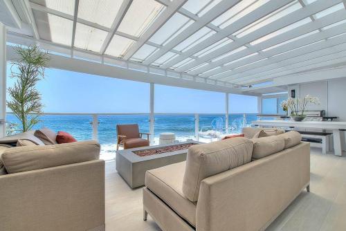 Malibu Beach! 5 Nights 8k! Renovated, Central Loc in Malibu, USA