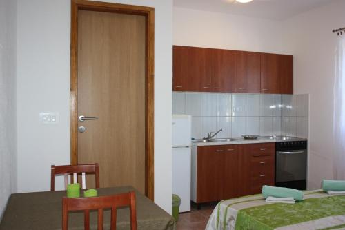  Studio Apartment Lenka in Milna
