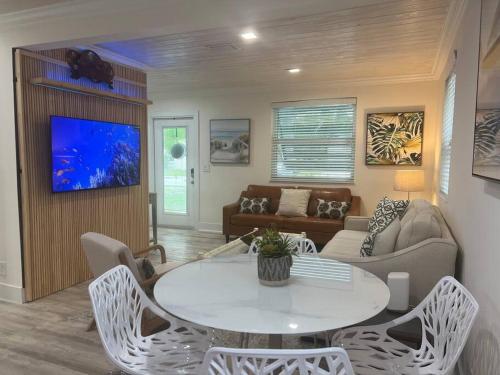 Stylish Delray Beach house next to pool in Delray Beach, USA