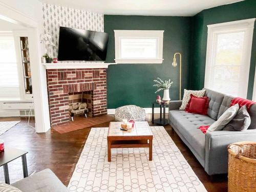 West Cleveland Up Unit We Allow Pets in Cleveland, USA
