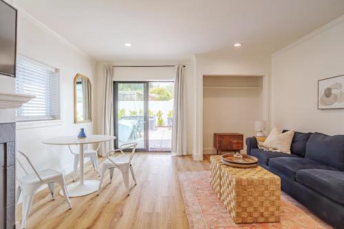 Spectacular Guest unit Universal sleep 6 hot tub in Los Angeles, USA
