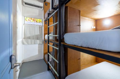 1 twin bed