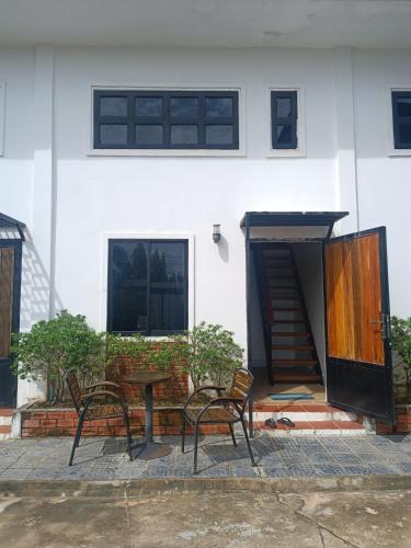 Exterior view, Bella Vista Apartments in Kampot