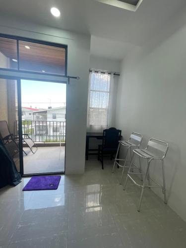 One-Bedroom Apartment image 6